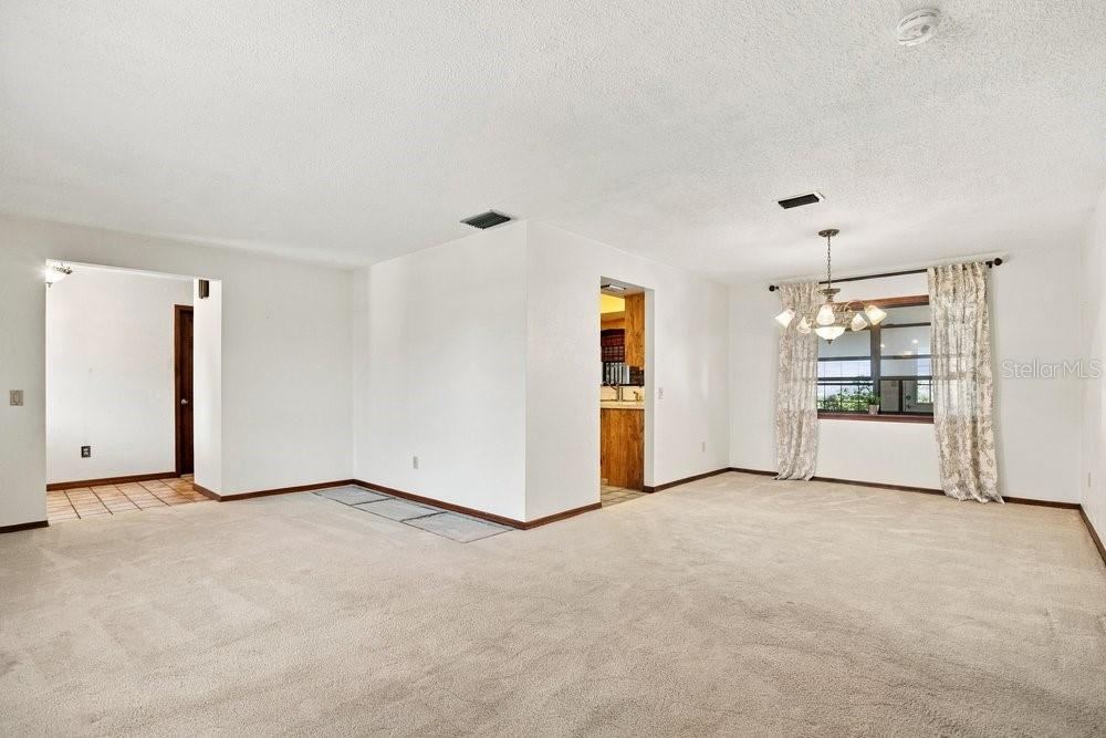 Photo 7 of 20: Formal Dining Room