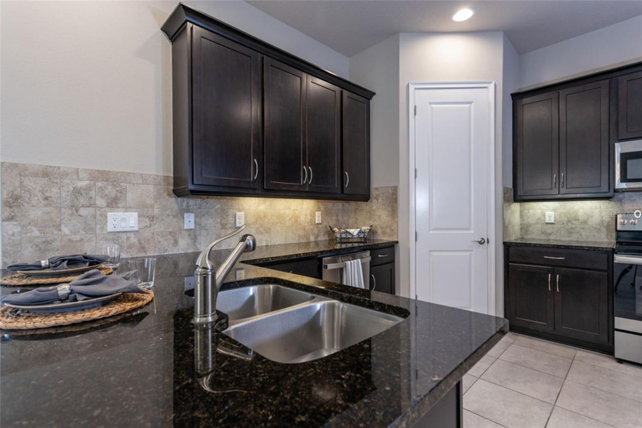Photo 7 of 20: Lovely granite countertops
