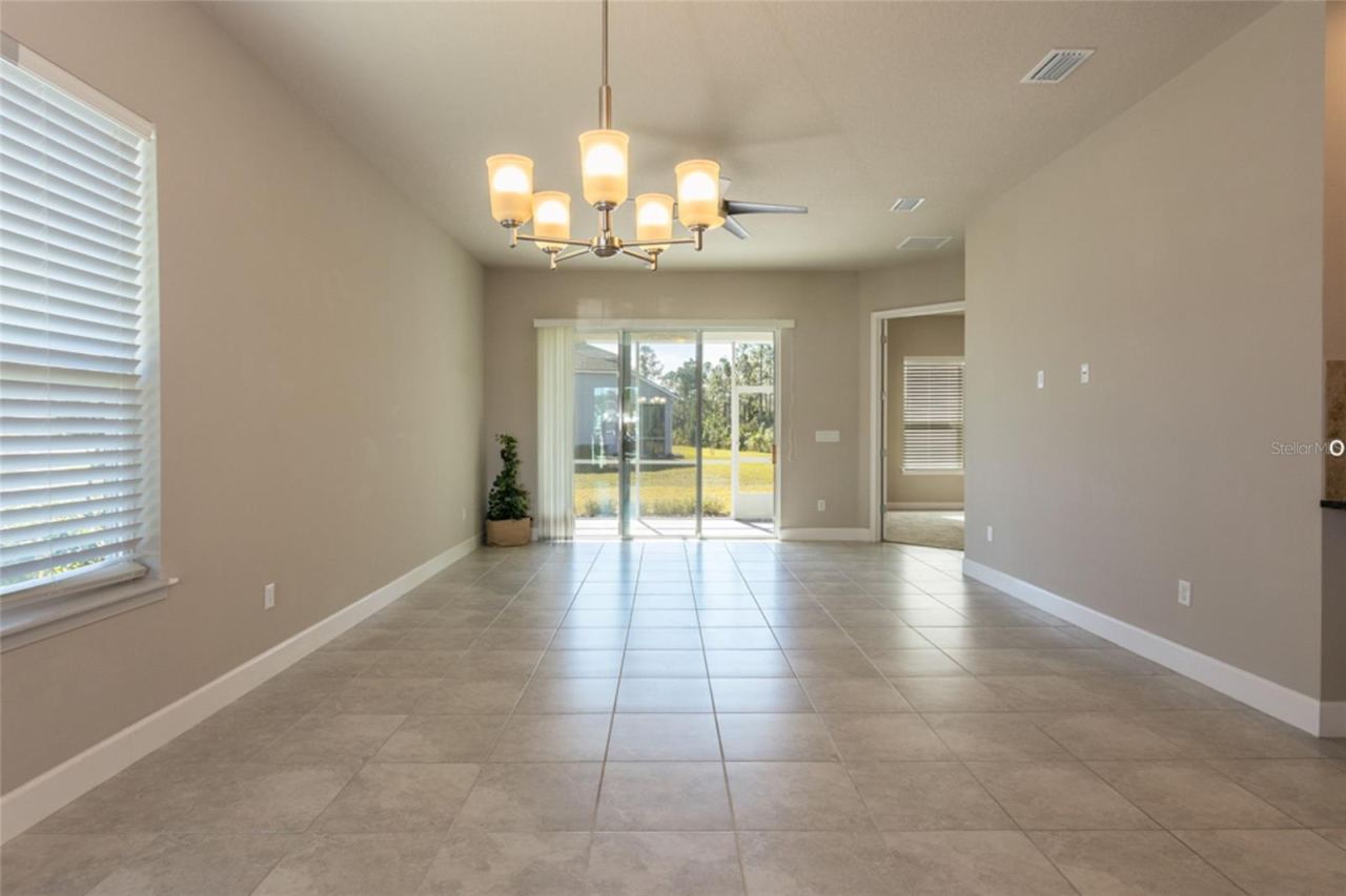 Photo 4 of 20: Open concept -- view from dining area looking towards living area and lanai