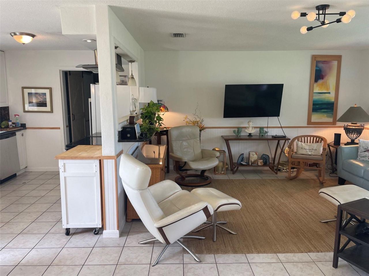 Photo 14 of 20: Living room/kitchen