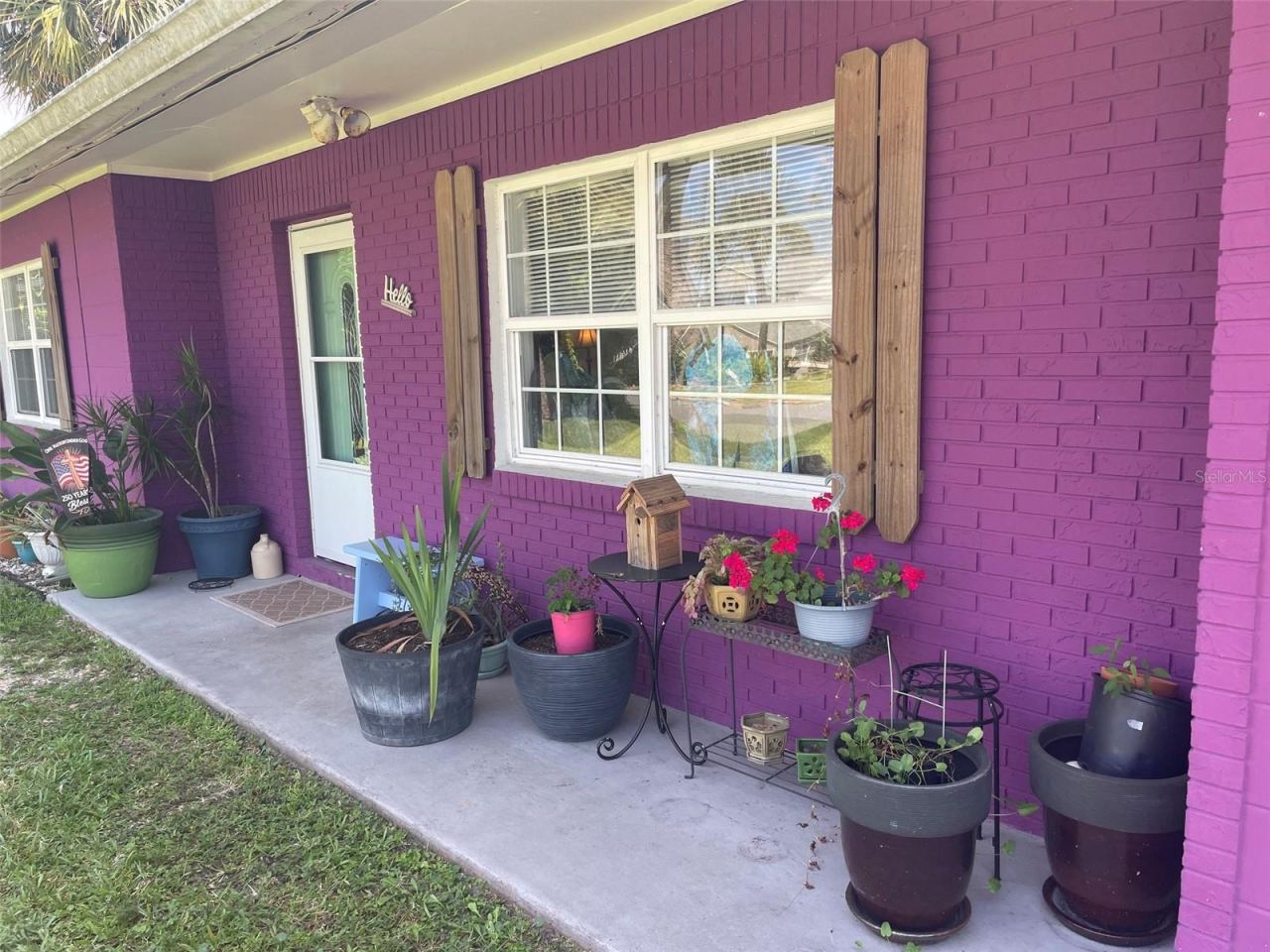 Photo 2 of 20: Front porch