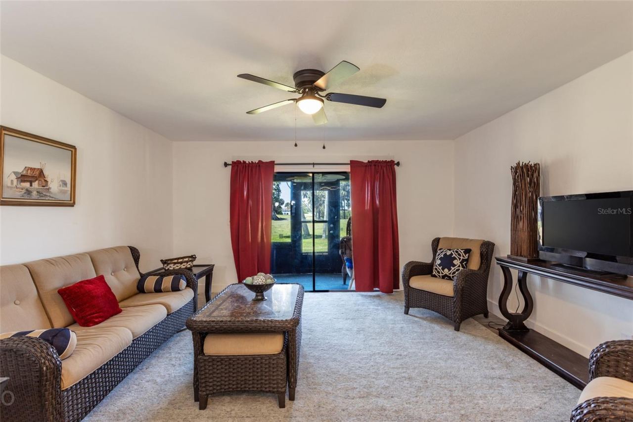Photo 3 of 20: Living Area