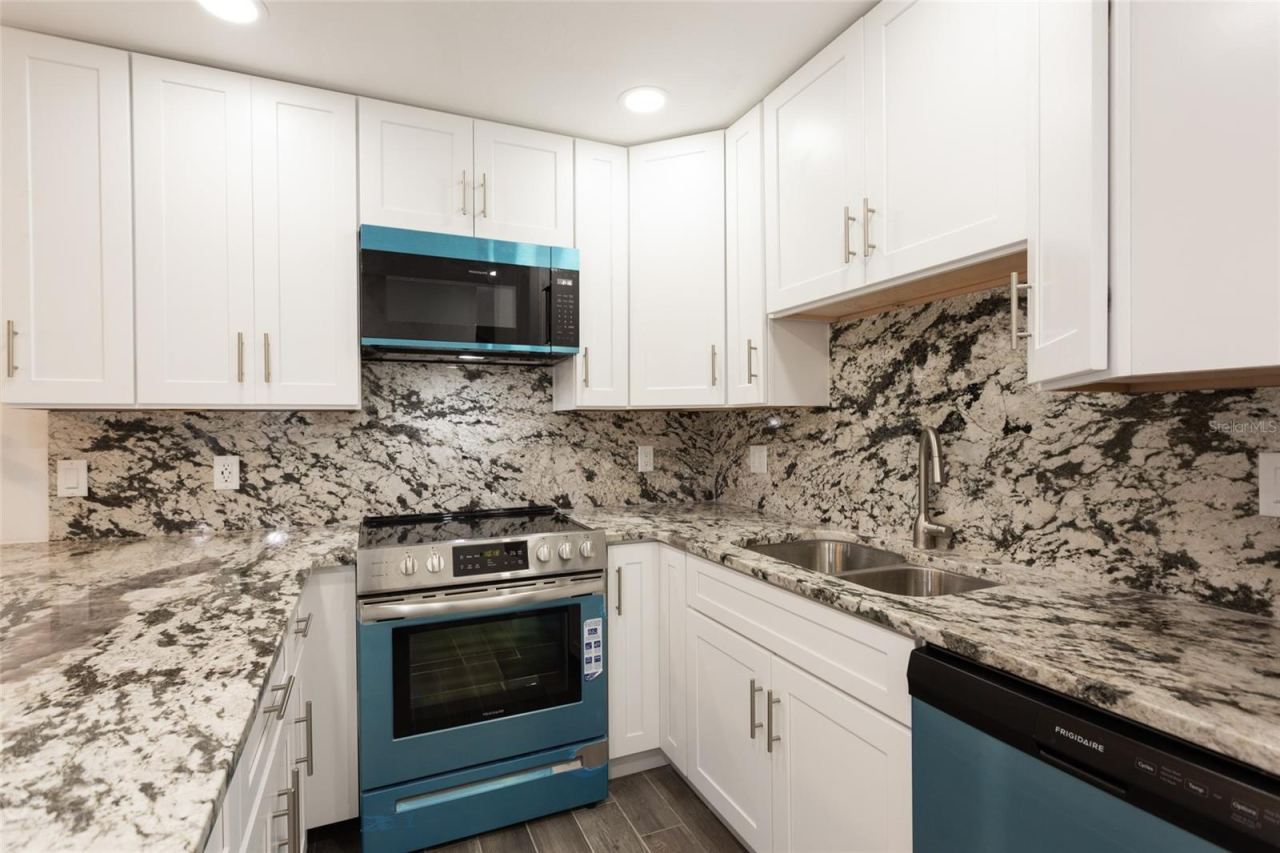 Photo 4 of 20: Kitchen