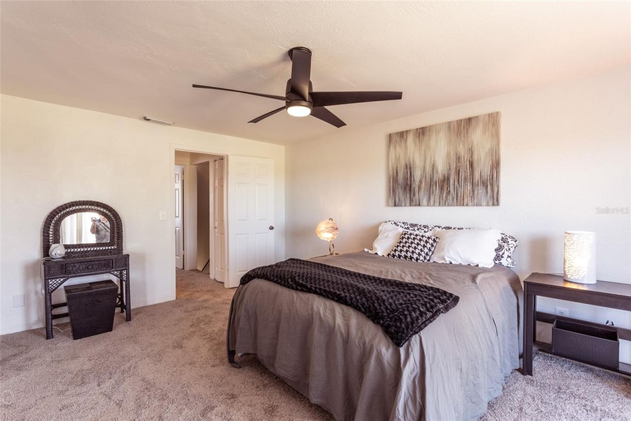 Photo 11 of 20: Master Bedroom