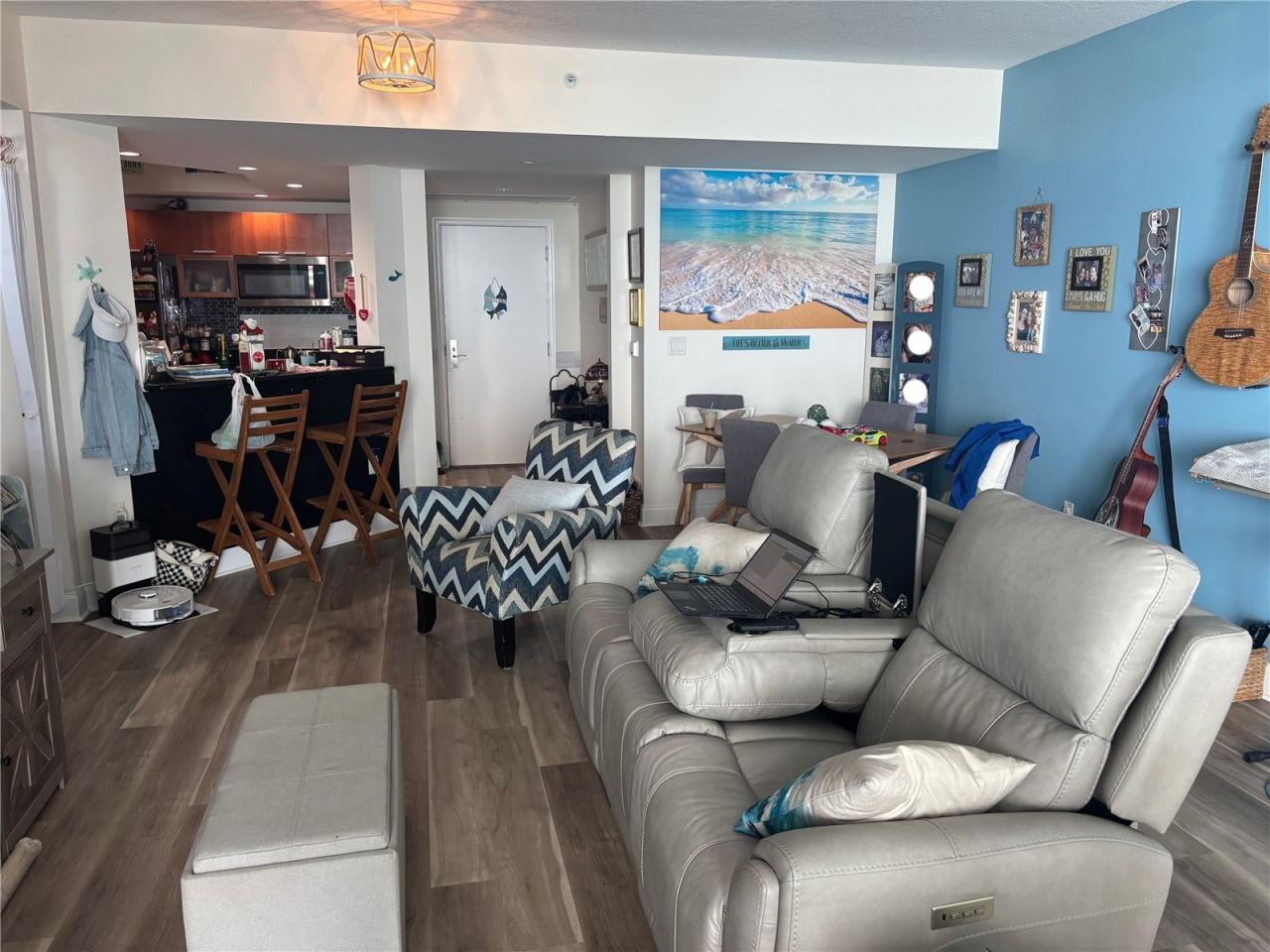 Photo 4 of 20: living room