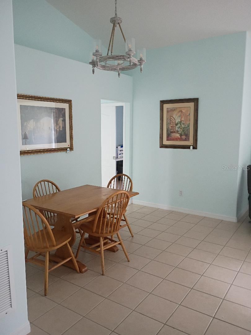 Photo 12 of 16: Dining Area