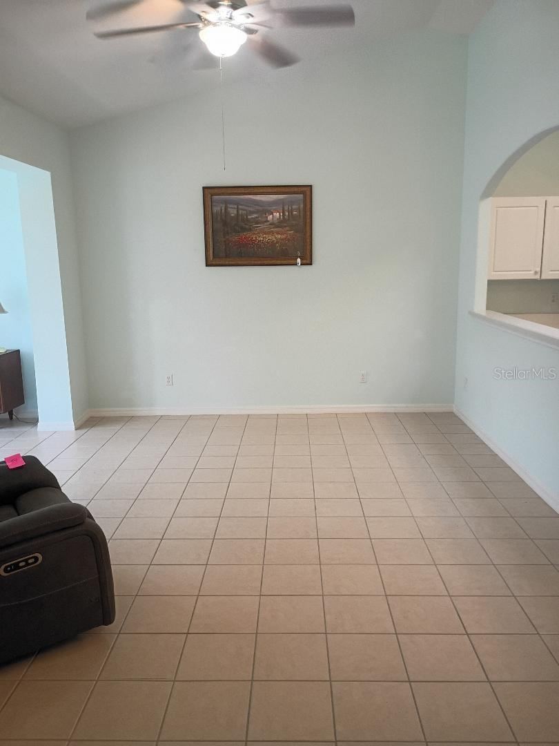 Photo 6 of 16: Living Room