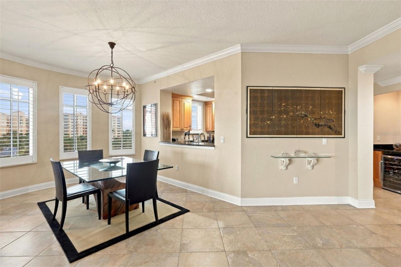 Photo 18 of 20: Dining Room