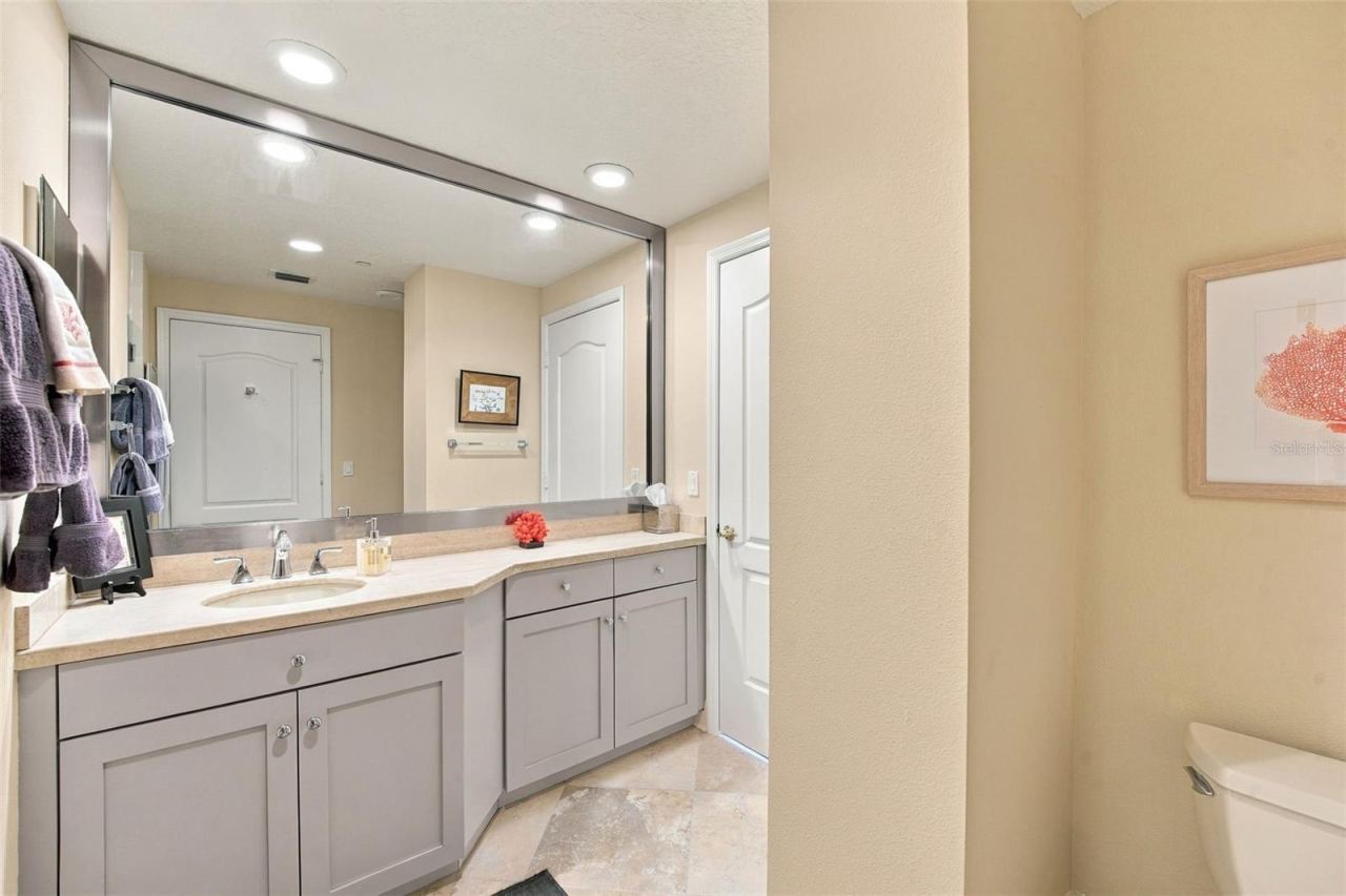 Photo 8 of 20: Bathroom 1