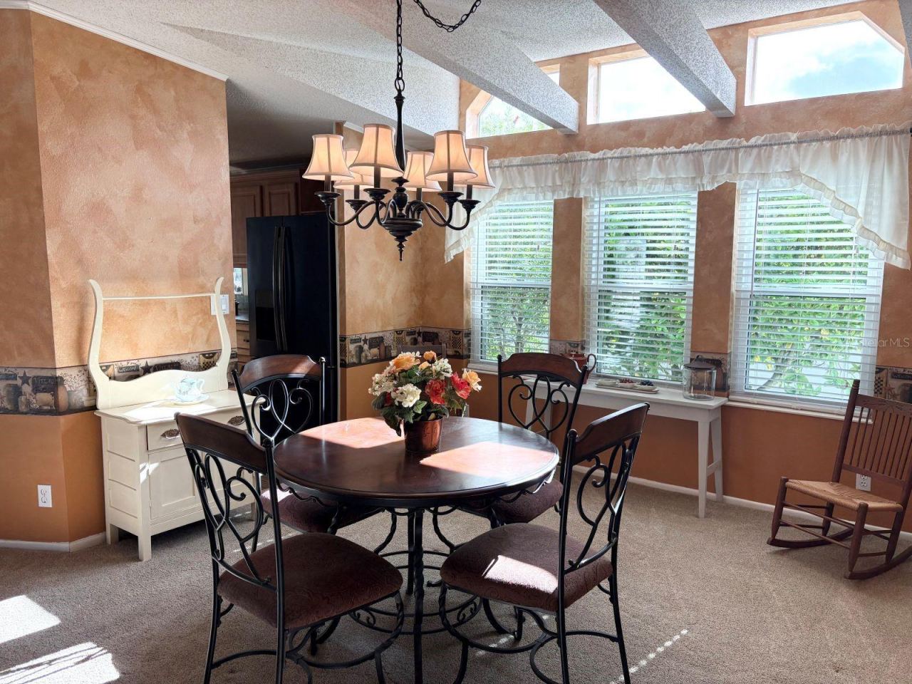Photo 20 of 20: Dining room with access to kitchen and open to living room