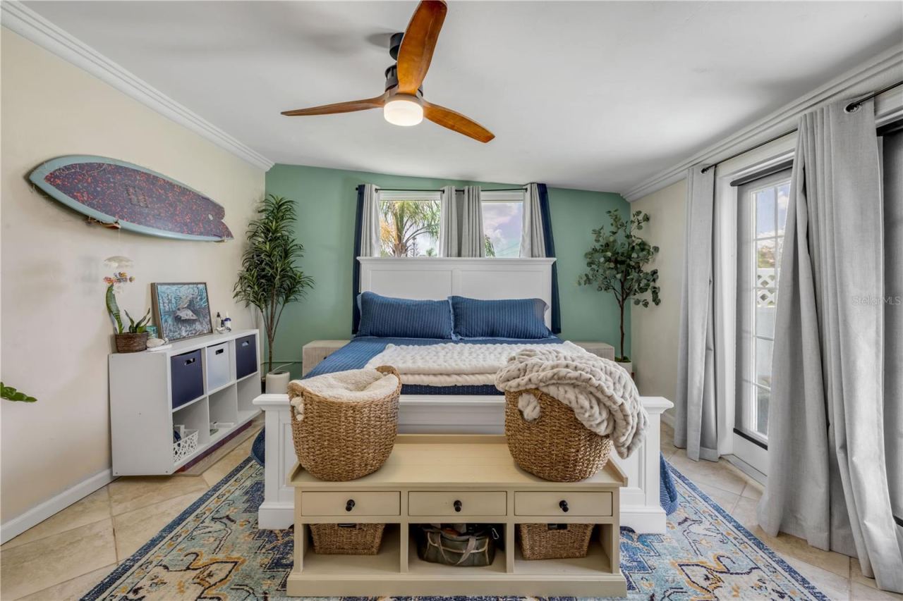 Photo 16 of 20: Bright sitting area with windows and a ceiling fan.
