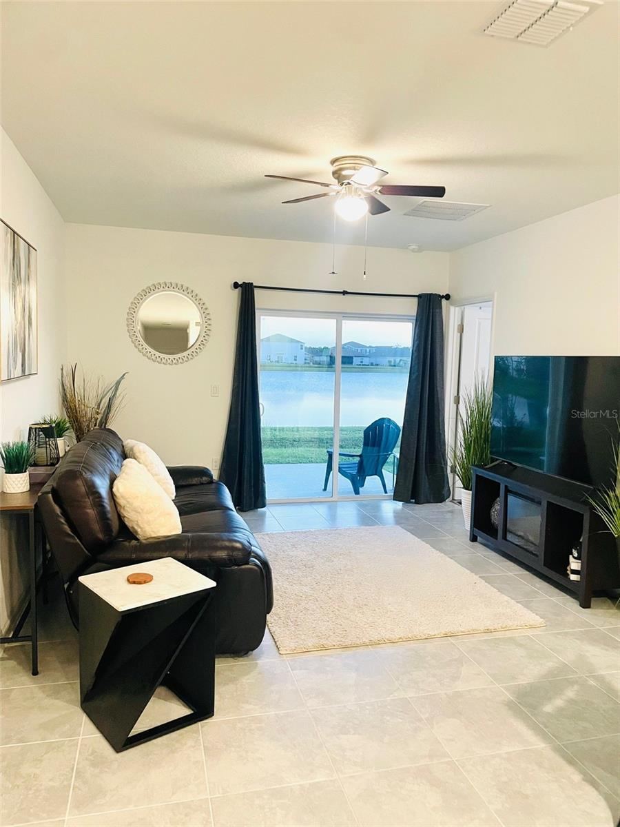 Photo 8 of 20: Spacious Living Room w/back yard Lake View