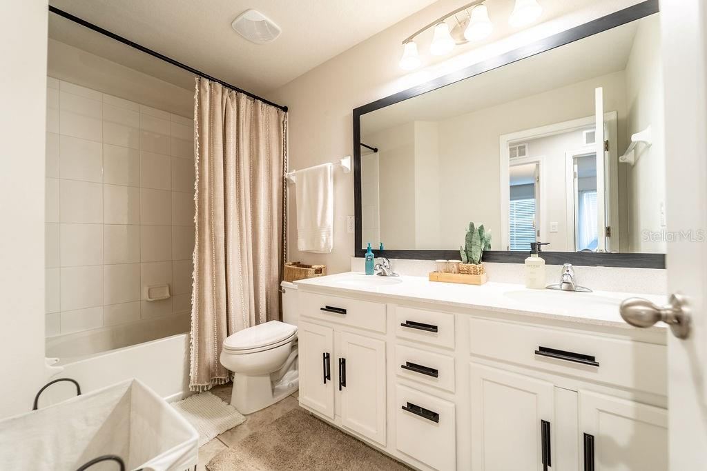 Photo 17 of 20: Guest Bathroom