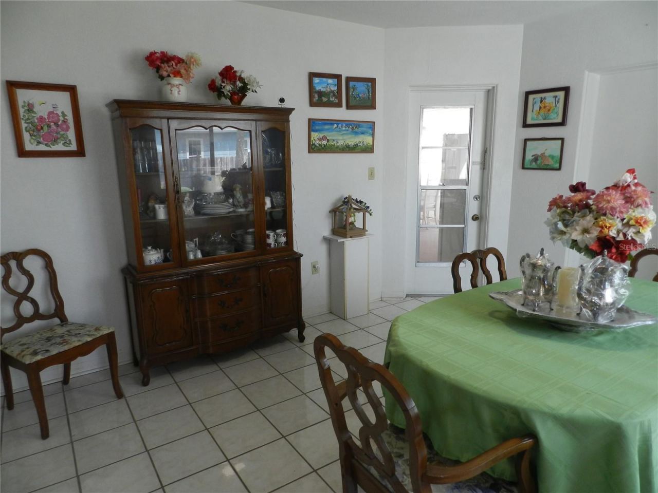 Photo 19 of 20: Dining Room
