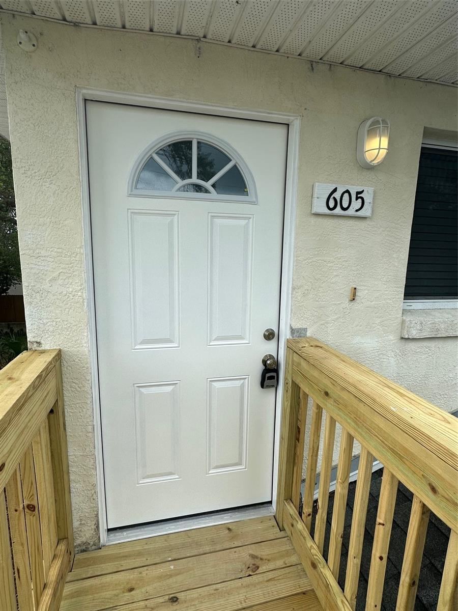 Photo 8 of 20: 3 bedroom upper unit