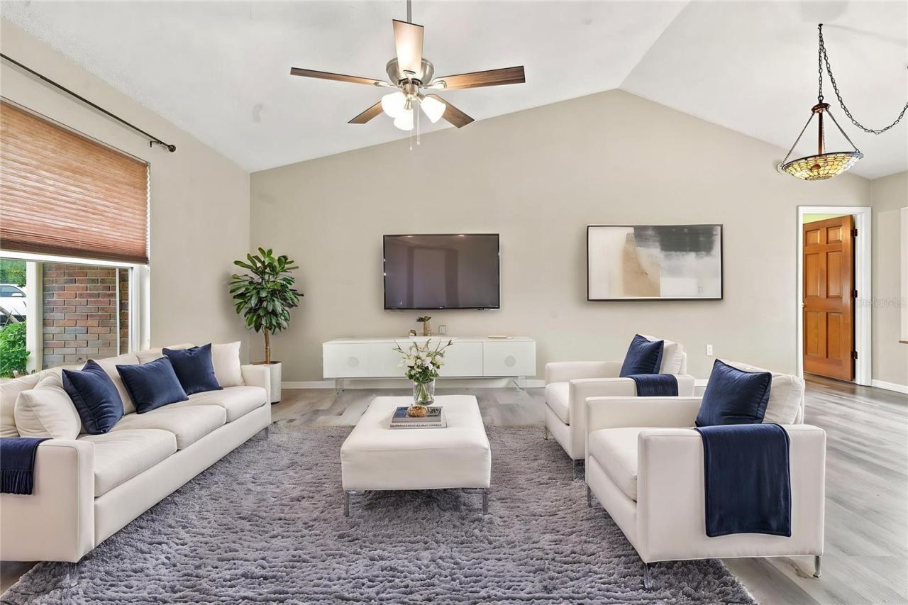 Photo 5 of 20: Living Room - virtual staged