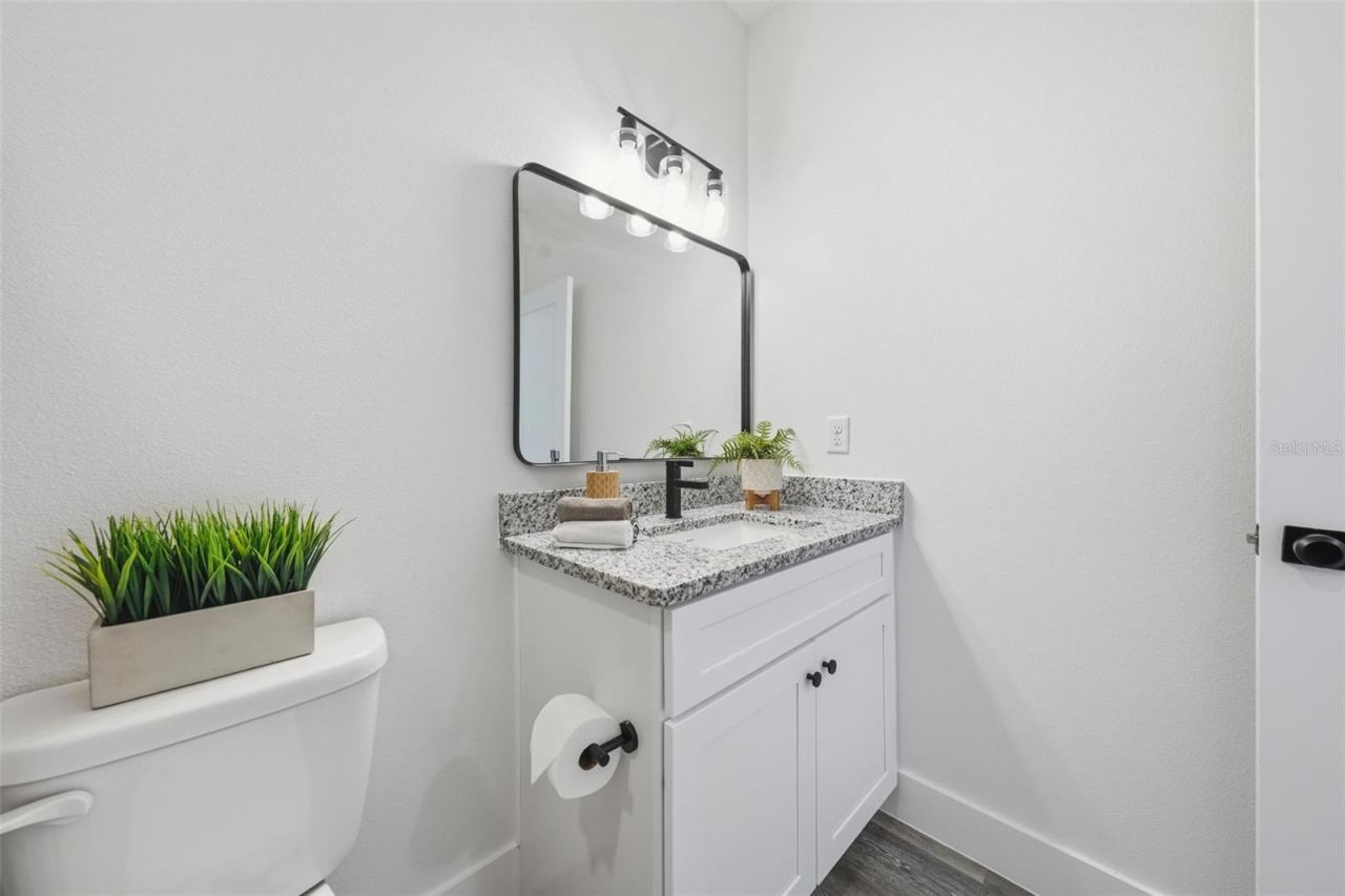 Photo 19 of 20: Bathroom 2