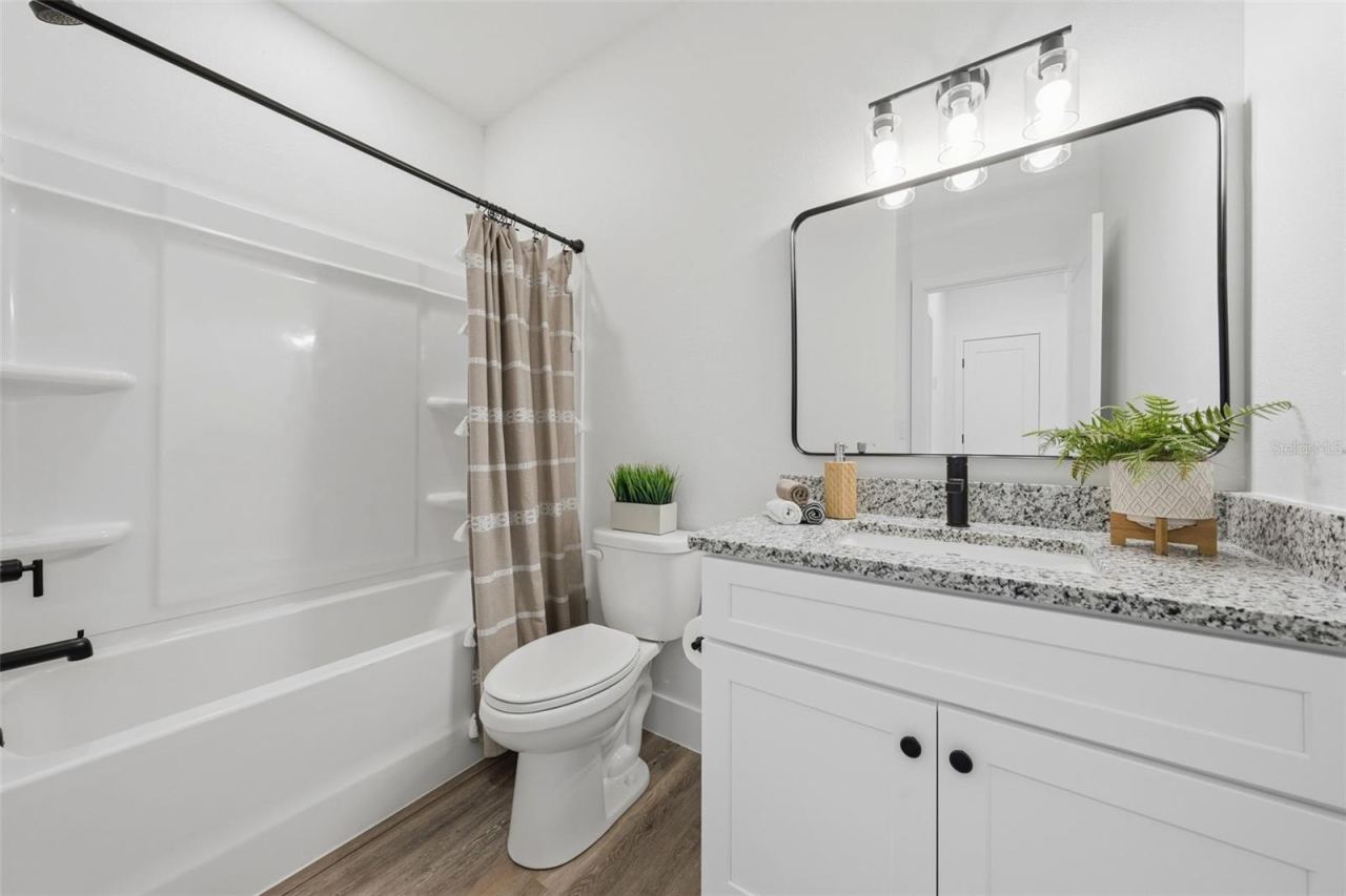 Photo 18 of 20: Bathroom 2