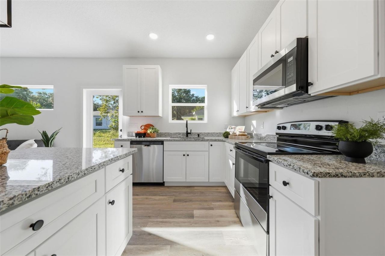 Photo 4 of 20: Kitchen
