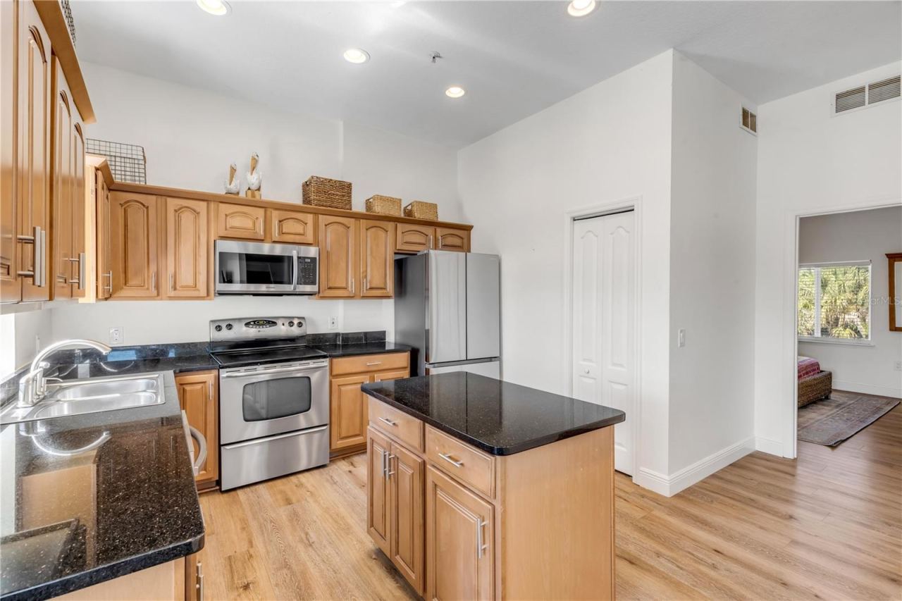 Photo 17 of 20: Kitchen