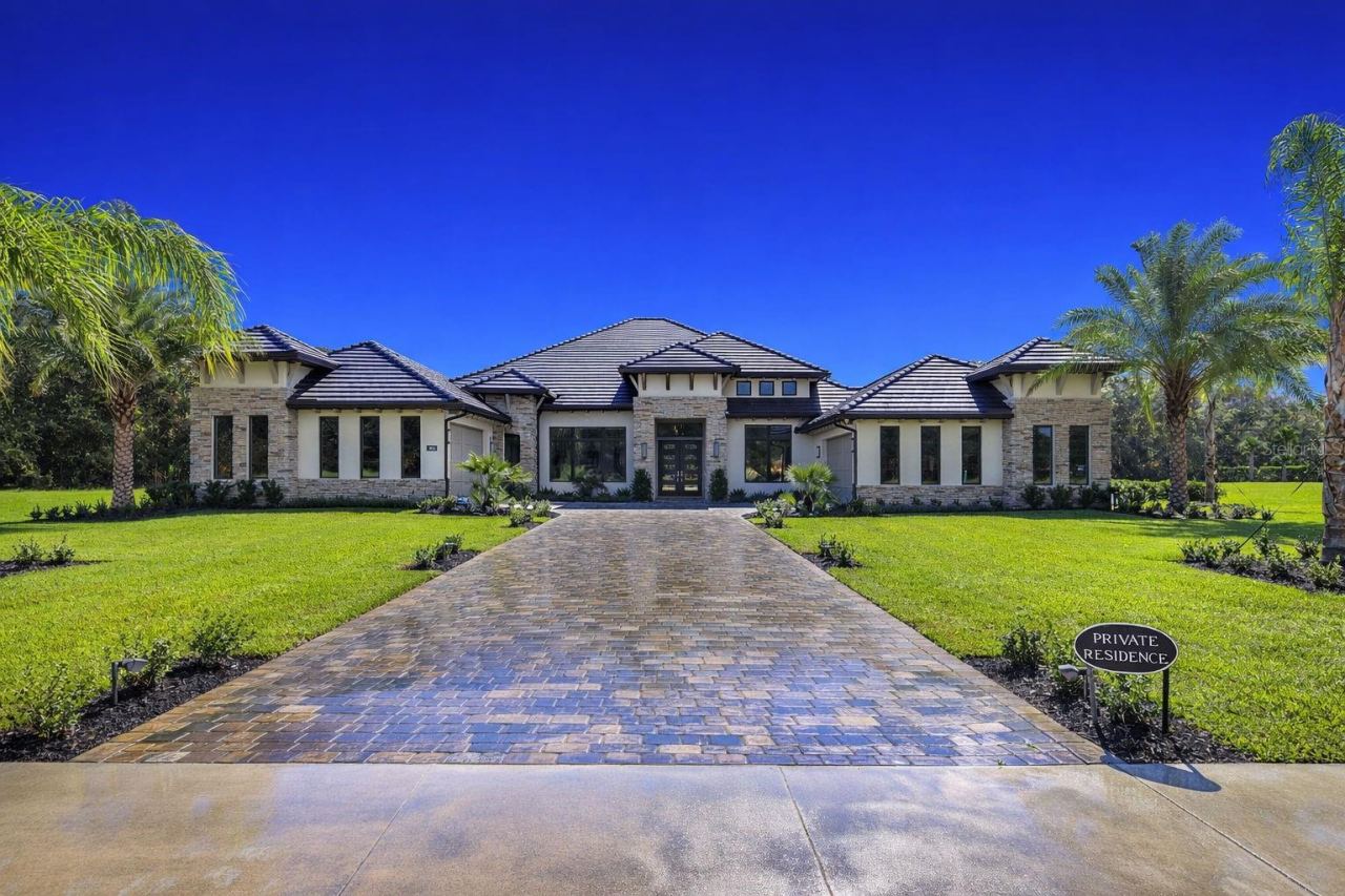 Photo 1 of 20: Front elevation