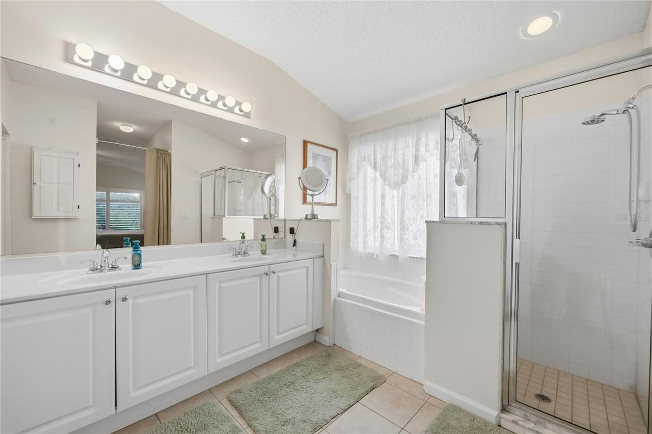Photo 16 of 20: Master Bath