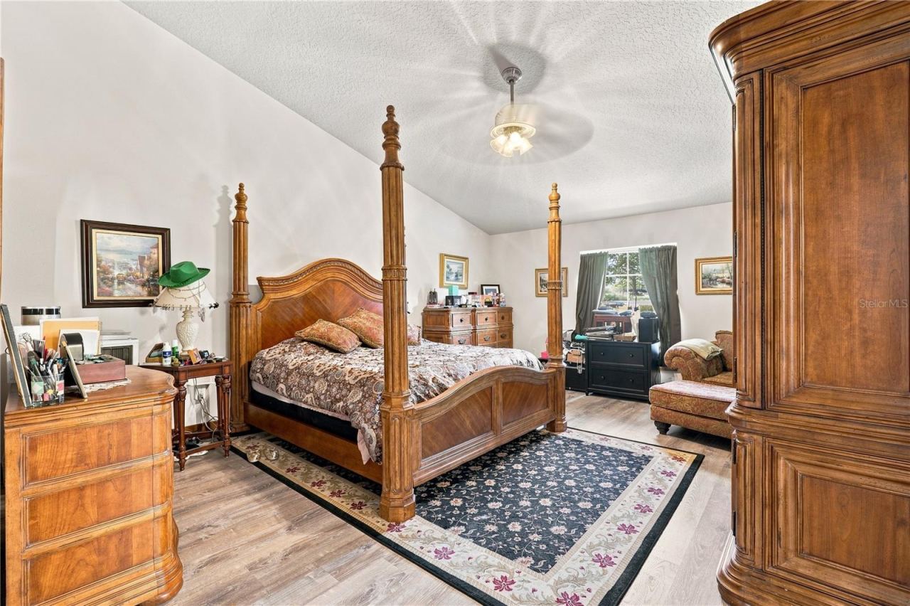 Photo 10 of 20: Master Bedroom