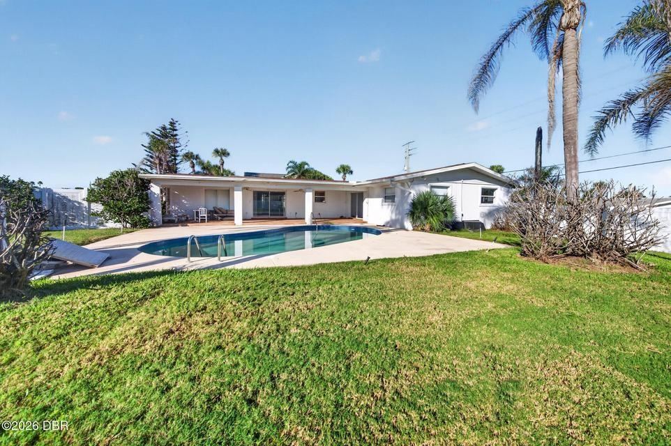 Photo 7 of 18: Expansive Back Yard
