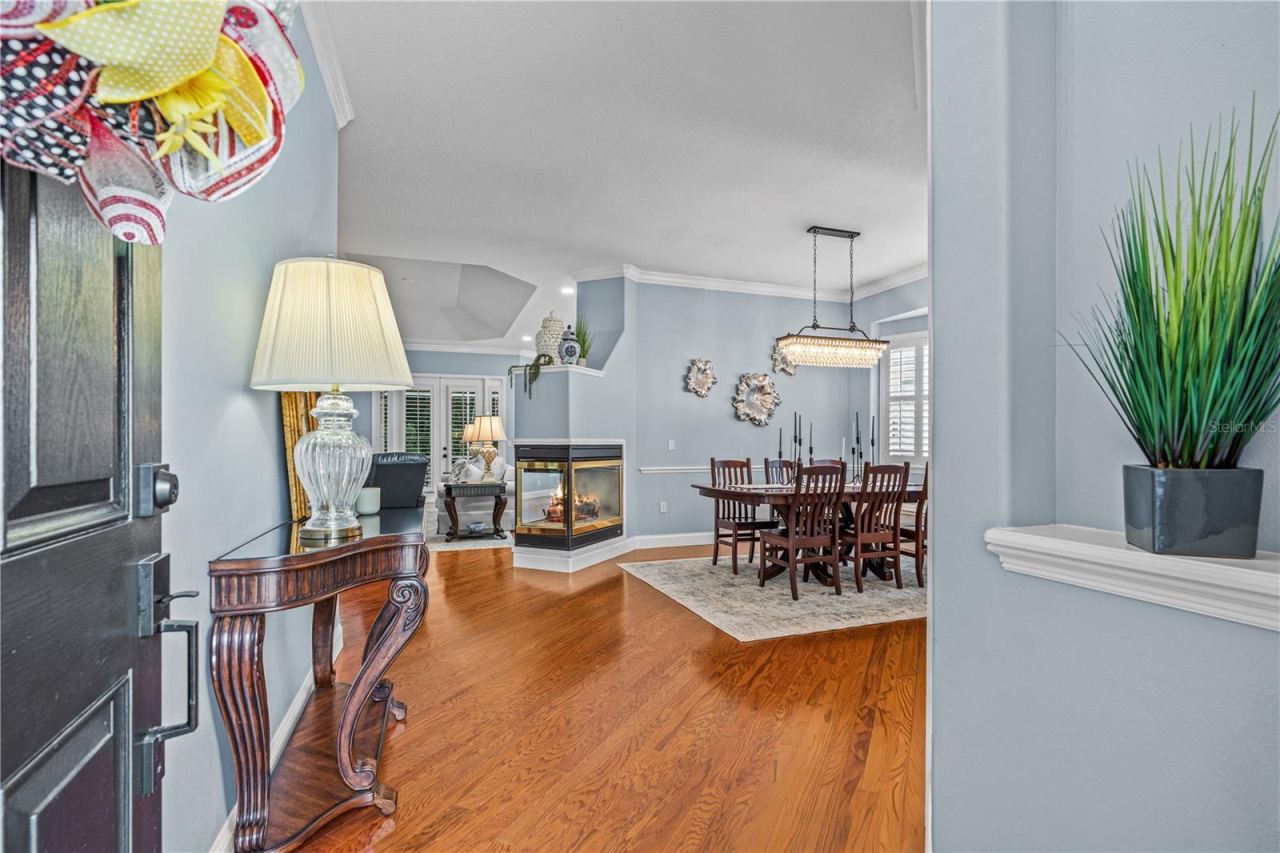 Photo 6 of 20: Hardwood floors, high ceilings and crown molding give an elegant first impression
