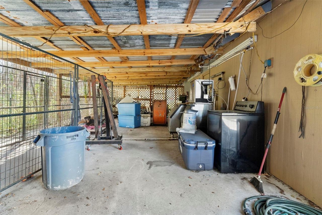 Photo 8 of 20: Side covered storage / dog cage