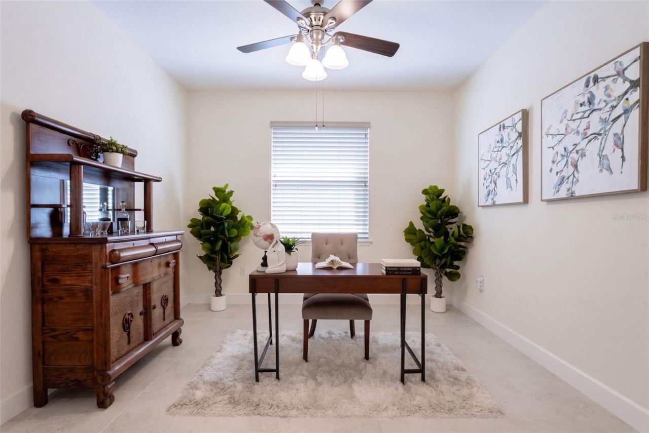 Photo 3 of 20: 12' x 11'6" Den/Office w/ a ceiling fan