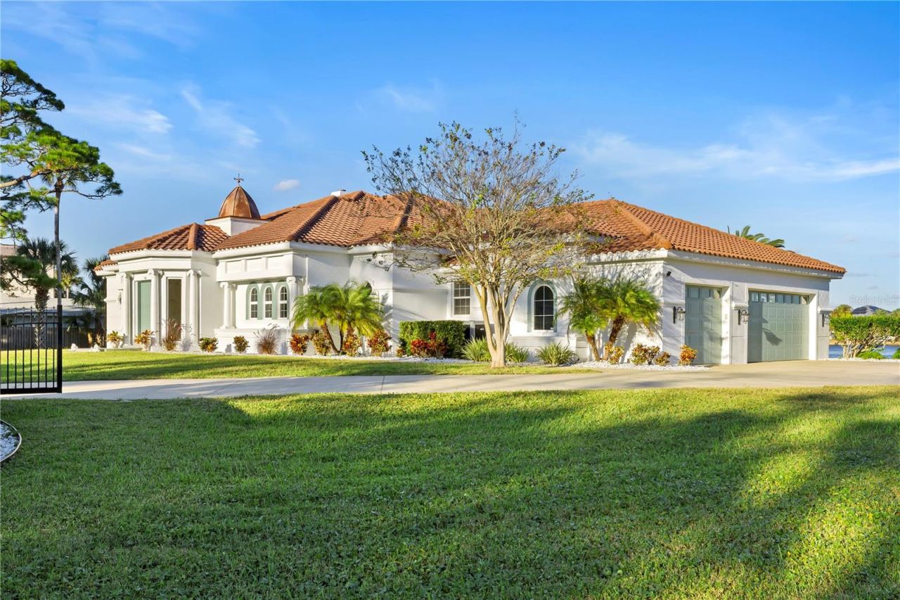 Photo 2 of 20: 660 Lambert Ave: The Ultimate Intracoastal Private Sanctuary. Fenced and Gated
