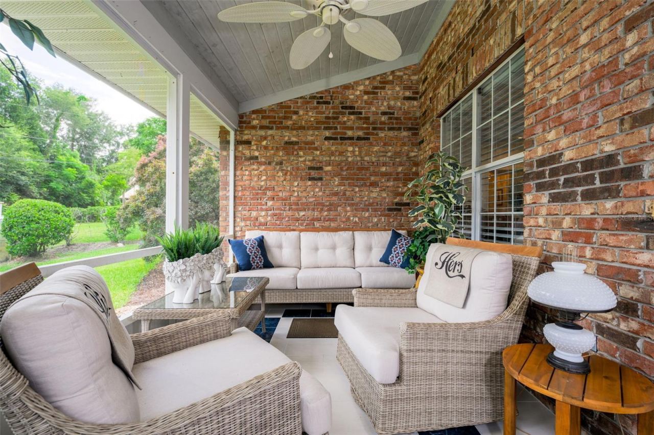 Photo 4 of 20: Pleasant Front Porch
