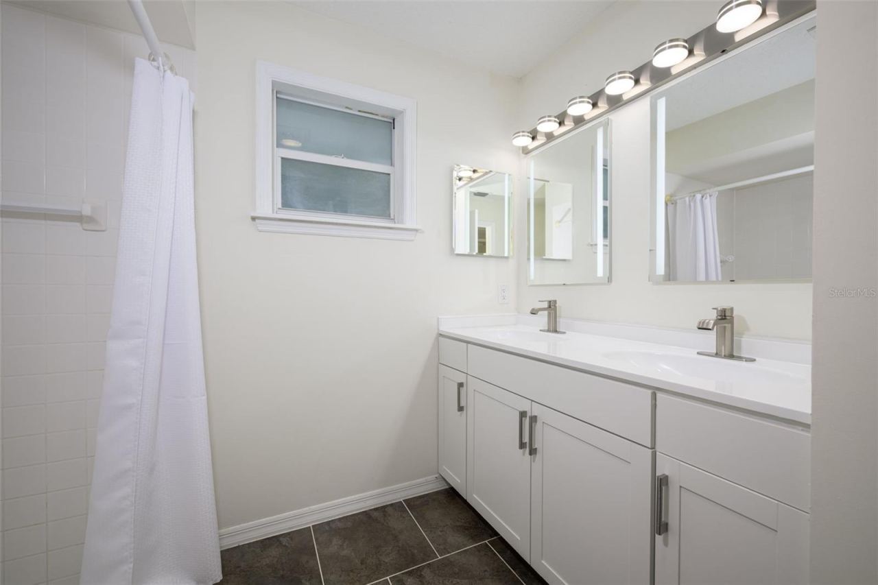 Photo 16 of 20: Ensuite Primary Bath