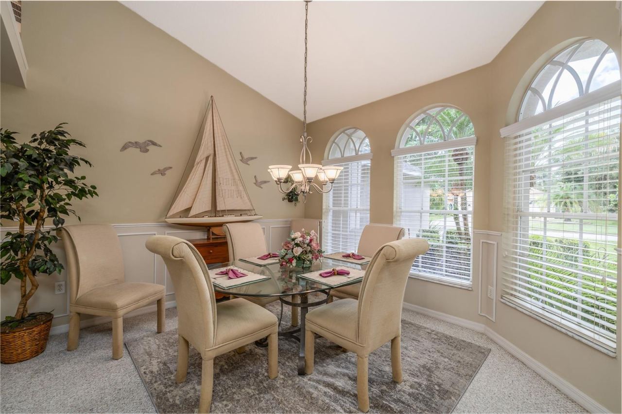 Photo 8 of 20: Dining Room