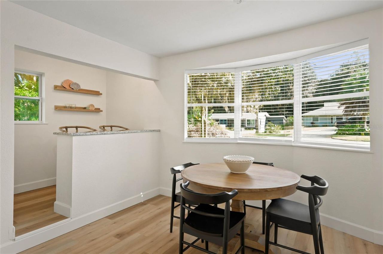 Photo 15 of 20: bonus dinette/pantry/office space in kitchen
