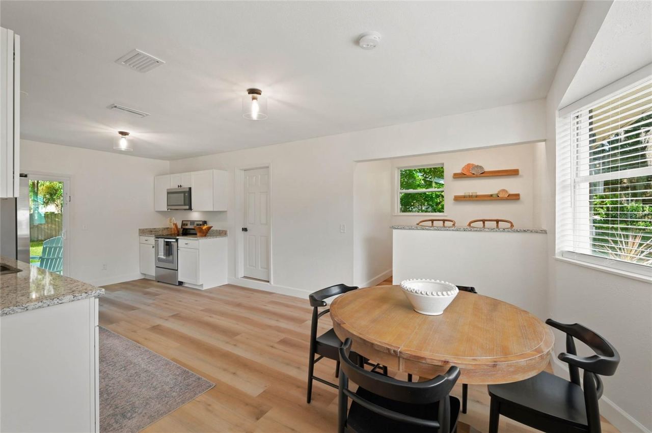 Photo 7 of 20: dining/dinette/kitchen