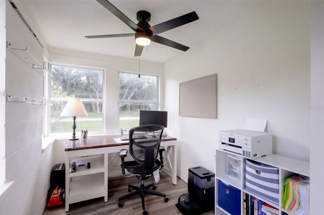 Photo 17 of 20: Office