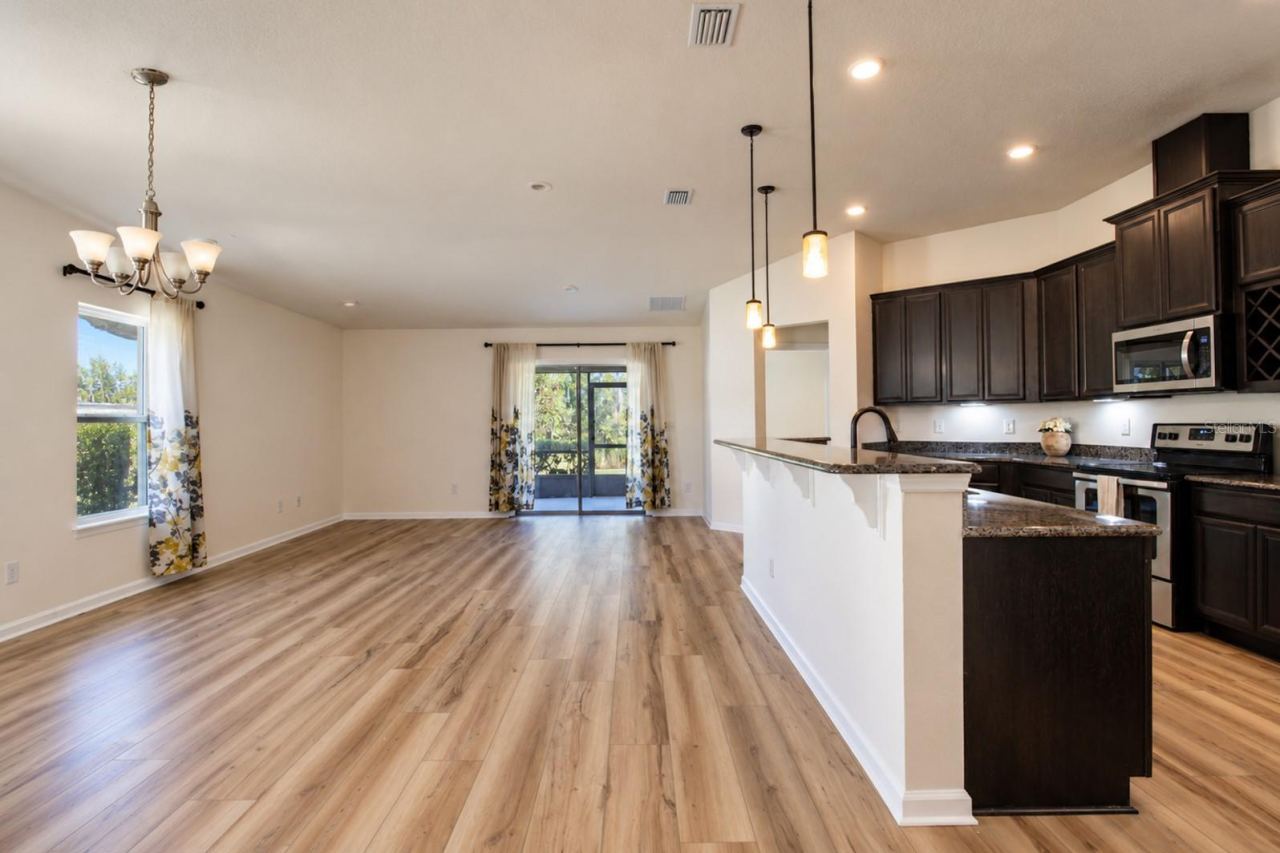 Photo 7 of 20: Dining and great room