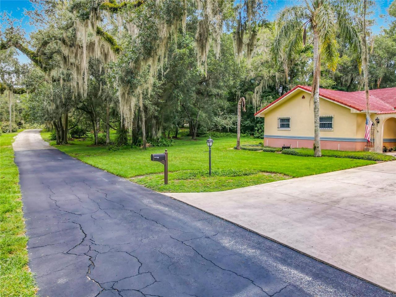 Photo 10 of 20: private road with only 2 other homes, lots of privacy and transquility