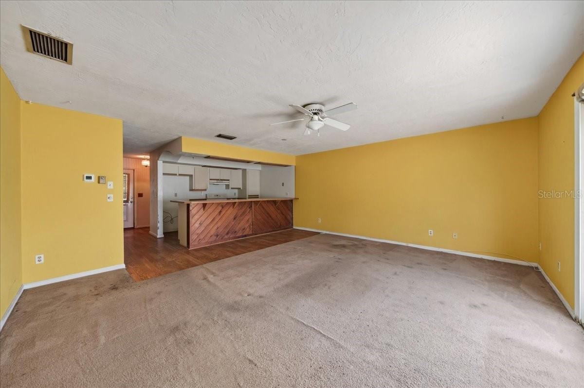 Photo 15 of 20: Unit 841 living room