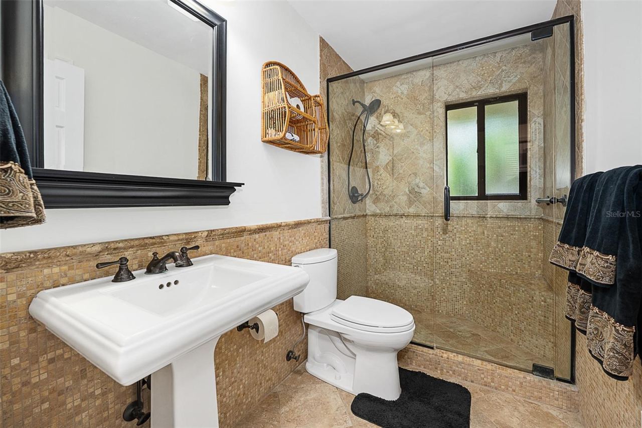 Photo 19 of 20: Bathroom #2