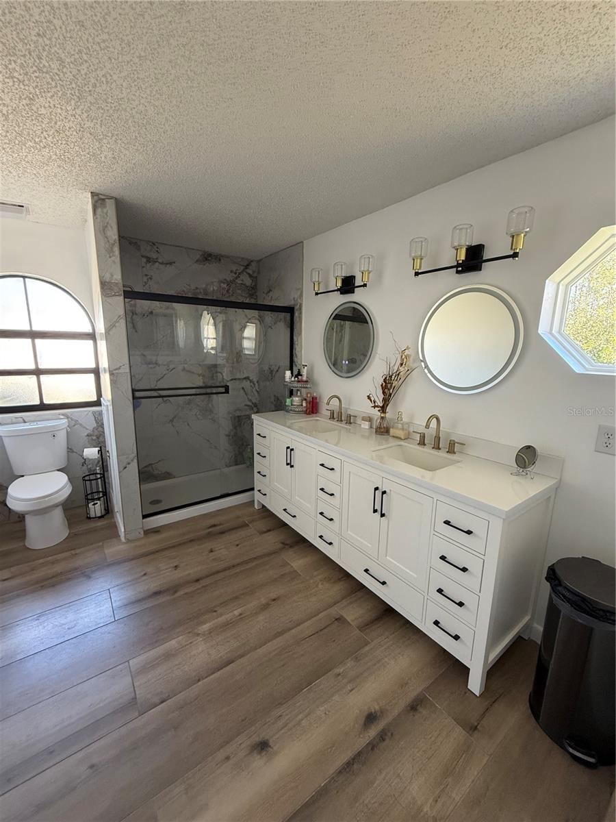 Photo 8 of 20: Master Bathroom