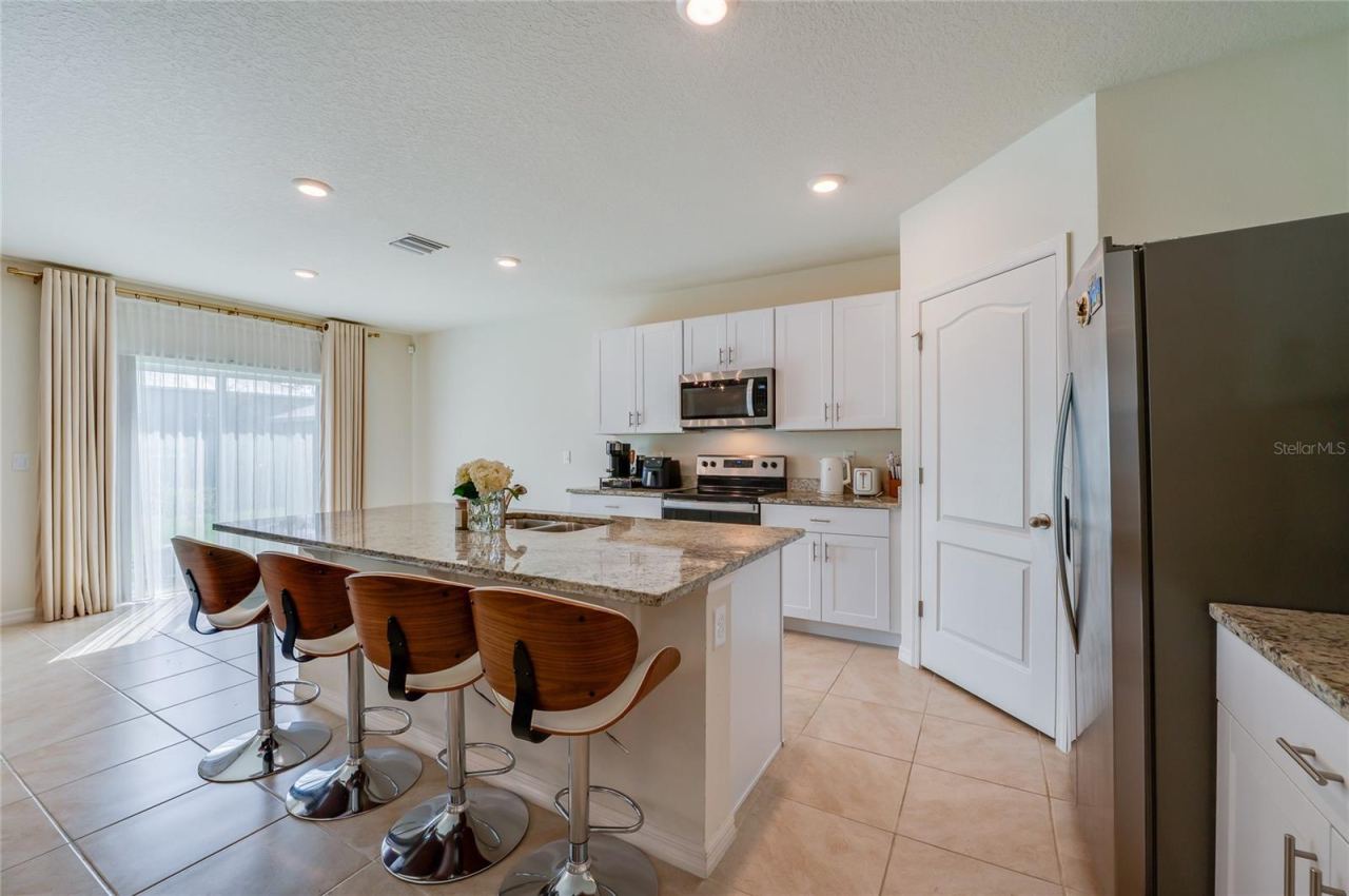 Photo 15 of 20: Large Island with seating