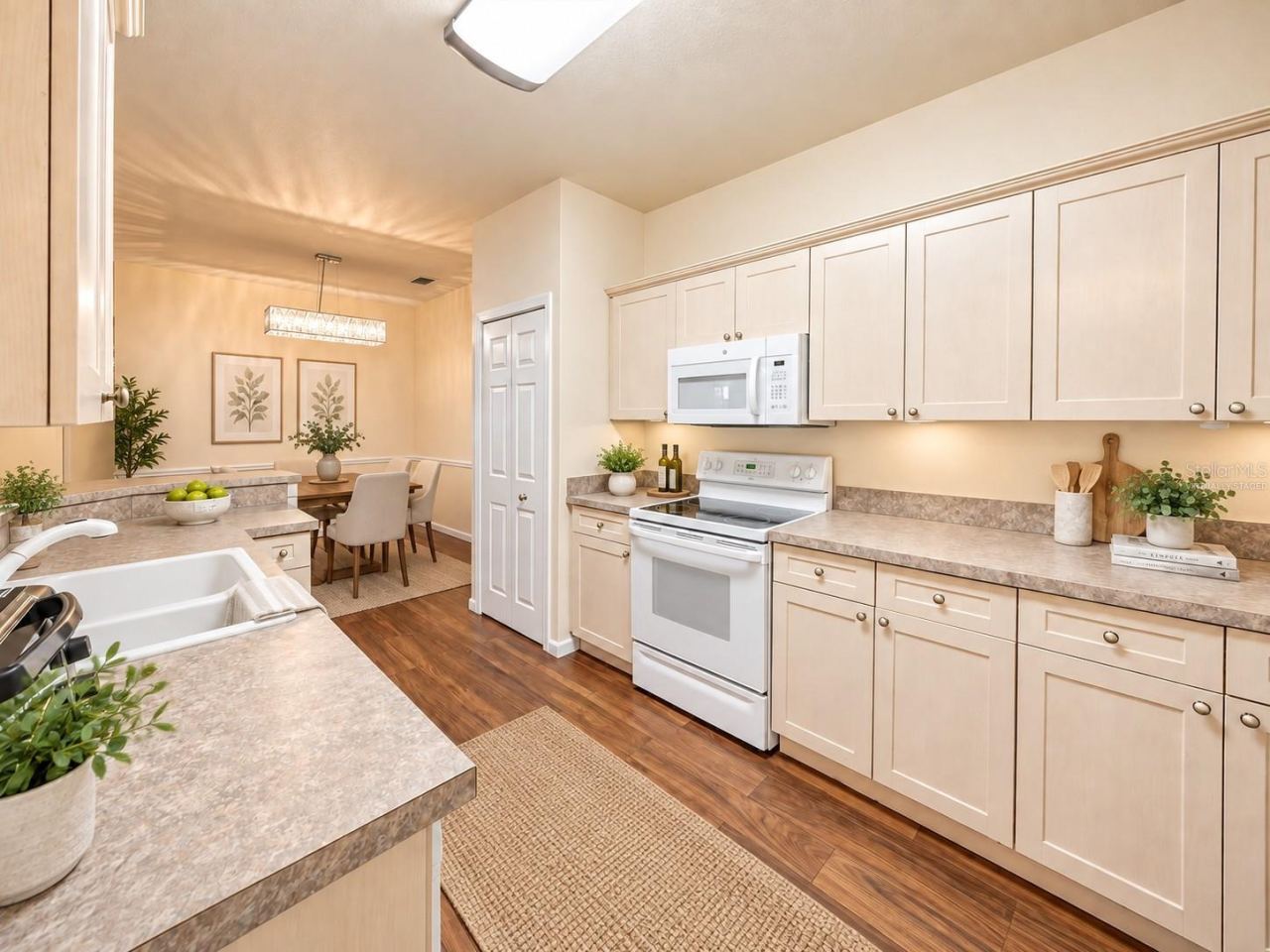 Photo 5 of 20: Kitchen - virtually staged