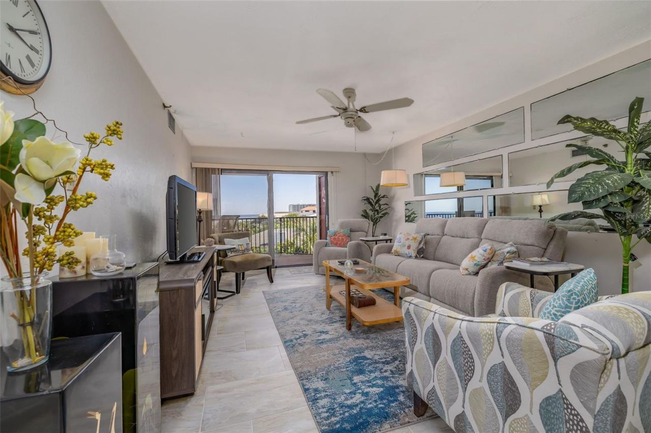 Photo 9 of 20: Open floorplan