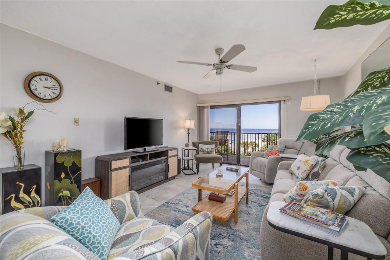 Photo 5 of 20: Great views from the kitchen to the balcony!