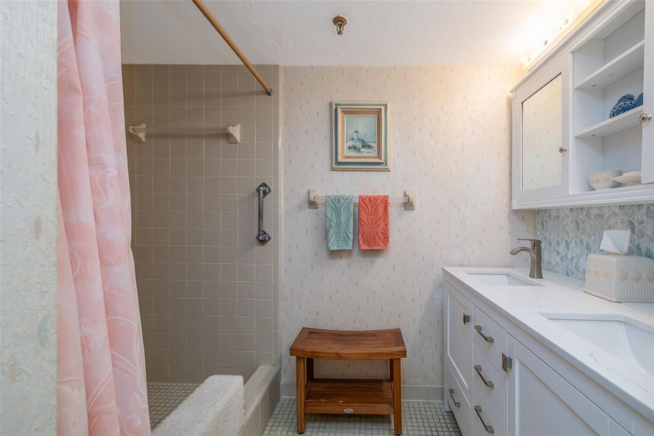 Photo 7 of 20: Remodeled master bath!