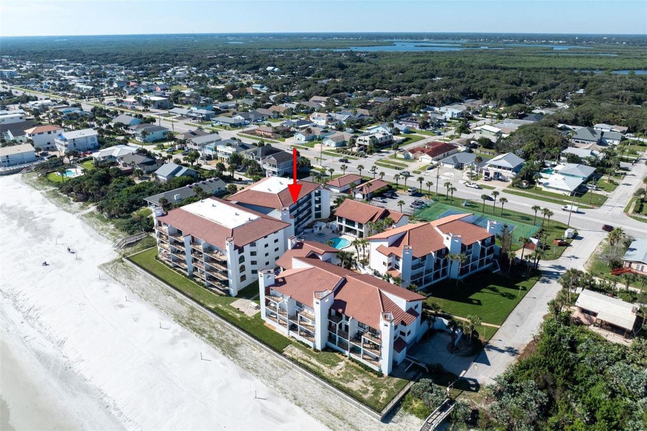 Photo 4 of 20: Unit 531 overlooks pool & beach!