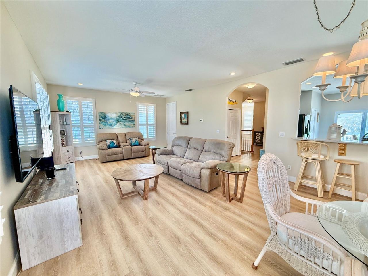 Photo 5 of 20: 2nd Floor Living Area